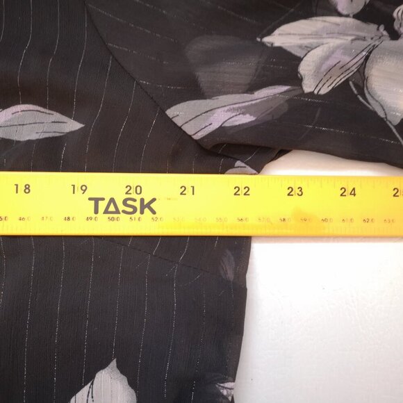 Ricki's Ladies Size 14 Black with Purple & Grey Flower Pattern Tunic - Picture 8 of 11